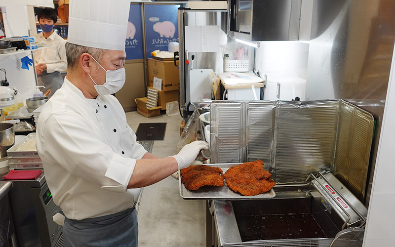 台湾カステラと唐揚げで国際交流　【かばのおしり】（191号）